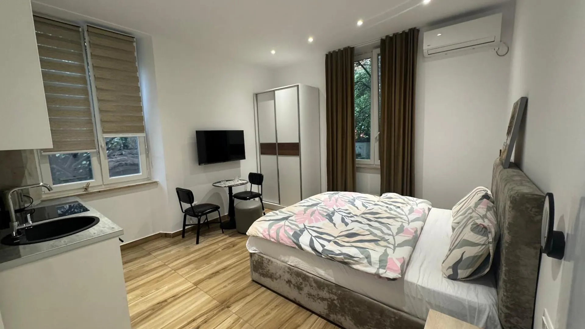 Vila 21 At Blloku Area Tirana Gasthuis