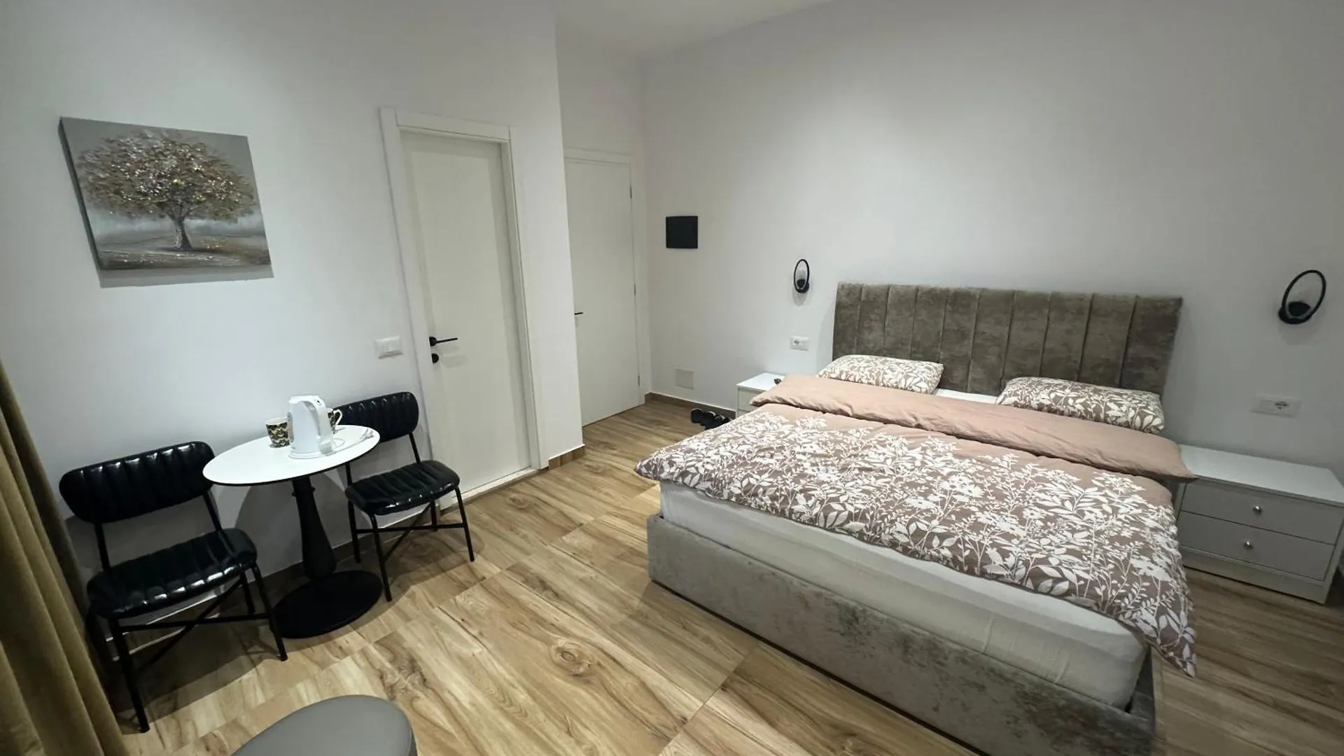 Vila 21 At Blloku Area Tirana Gæstehus